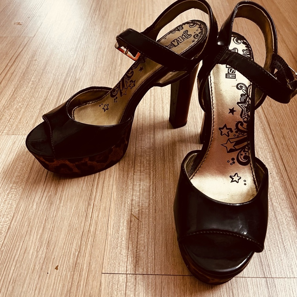 Brash Peep Toe Platform Block Heels Sandals - Picture 5 of 15